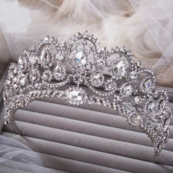 Bridal Express Regal Princess Tiara - Picture 2 of 2